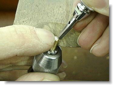 Hammering bezel with a hammer hand piece